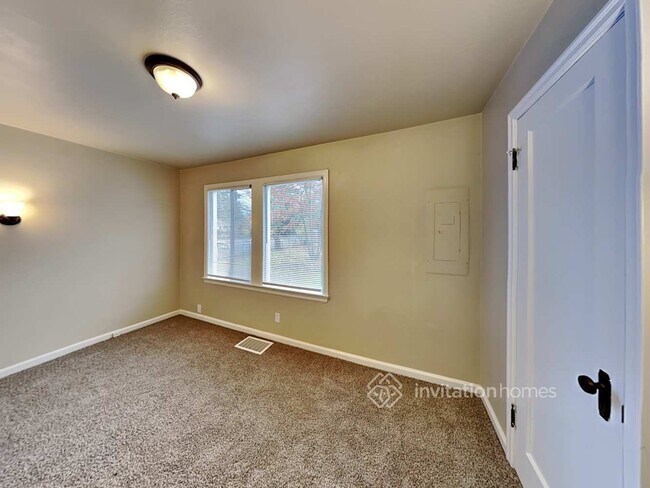 Building Photo - 6423 100th St SW