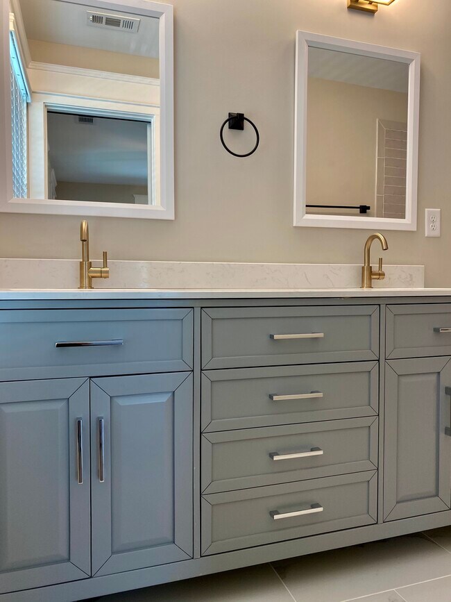 Building Photo - 1001 Thomas Ave