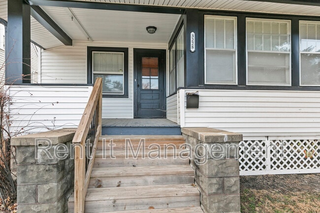 Building Photo - 3228 Fontenelle Blvd