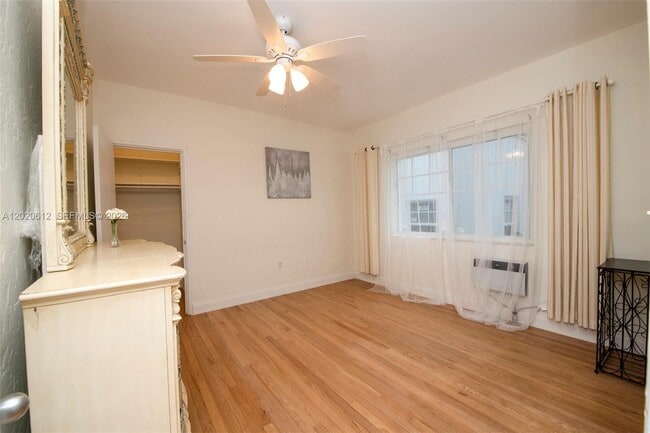 Building Photo - 2463 Pine Tree Dr