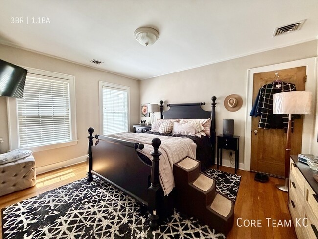 Building Photo - 4819 Jarboe St