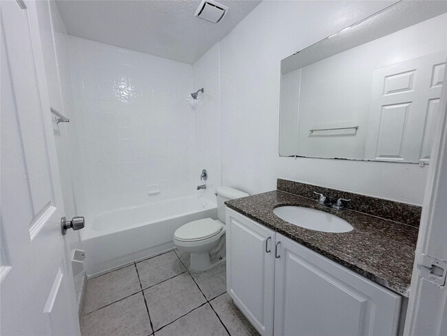 Building Photo - 230 SW 11th Ave