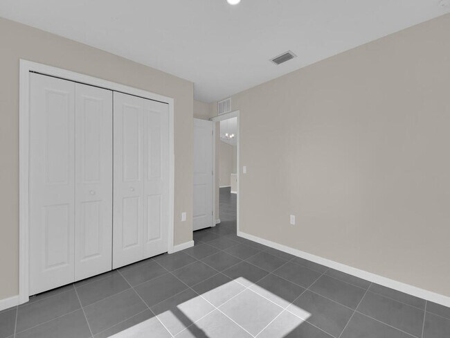 Building Photo - 1110 NW 18th Ave