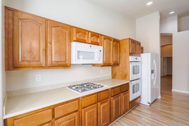 Building Photo - 4 Bed, Single Story Home, In Southwest Gat...