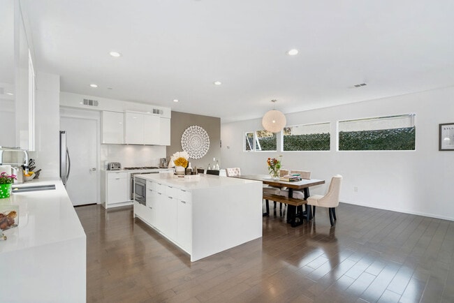 Building Photo - 3218 Ibis St