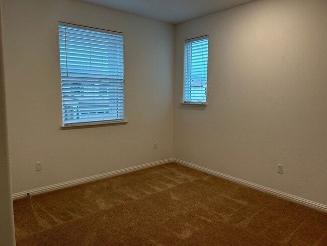 Building Photo - Beautiful 4 Bedroom 3 Bath Brentwood Home