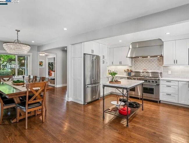 Building Photo - 161 Maiden Ln