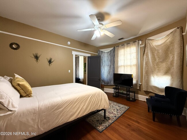 Building Photo - 148 W 6th St