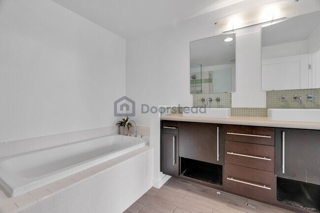 Building Photo - 13045 Pacific Promenade