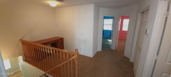 Building Photo - 518 W Black Hawk Pl