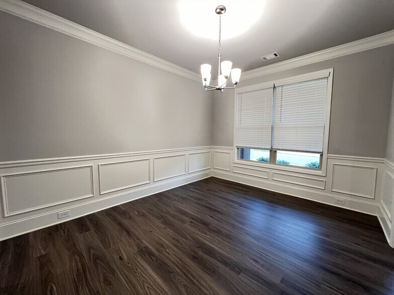 Building Photo - 4675 Silver Oak Dr SW