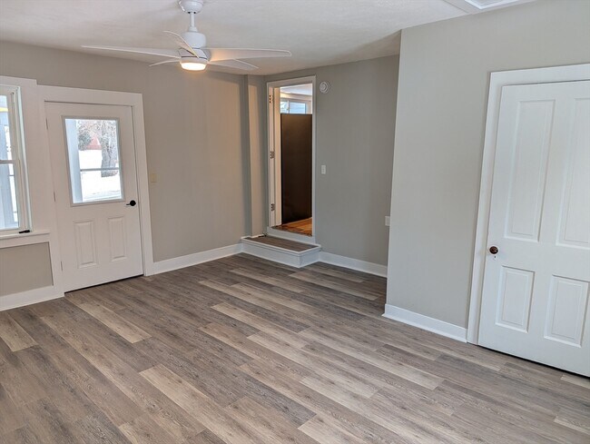 Building Photo - 116 Main St