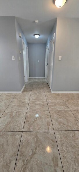 Building Photo - 1302 Quitaca Dr