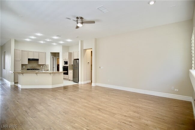 Building Photo - 66 Sunset Bay St