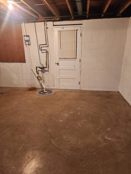 Building Photo - 518 E Walton Ave