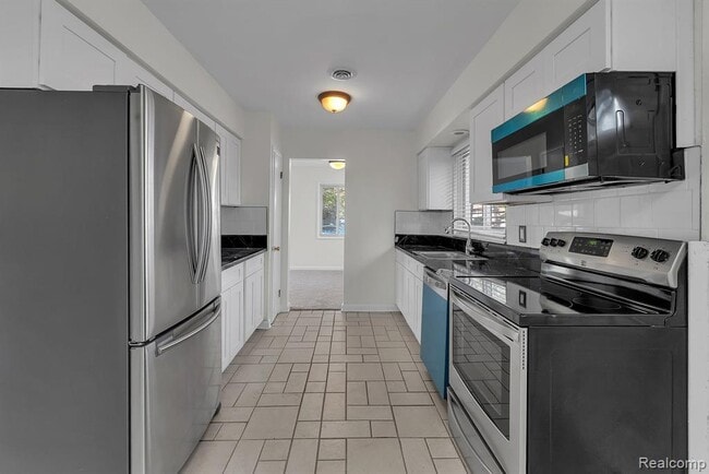 Building Photo - 32725 Barkley St