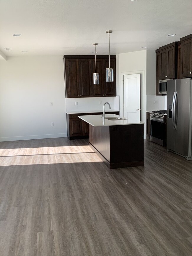 Building Photo - MOVE IN SPECIAL-$500 OFF FIRST MONTHS RENT...