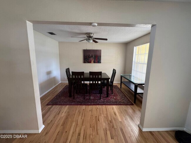 Building Photo - 730 Lindenwood Cir E