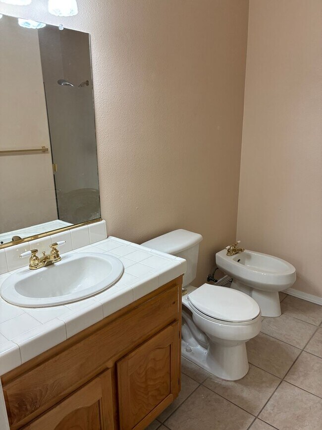 Building Photo - 3 Bedroom 2 Bath Home in Cul-De-Sac