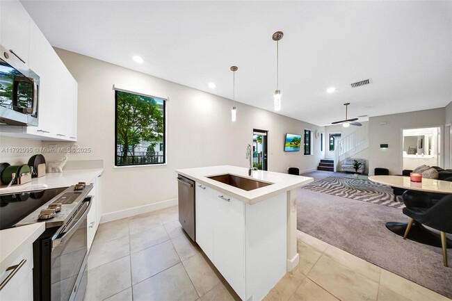 Building Photo - 4707 NW 83rd Ct