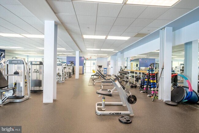 Building Photo - 901 N Penn St