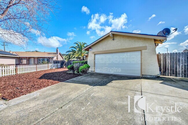 Building Photo - 121 Radcliffe Dr