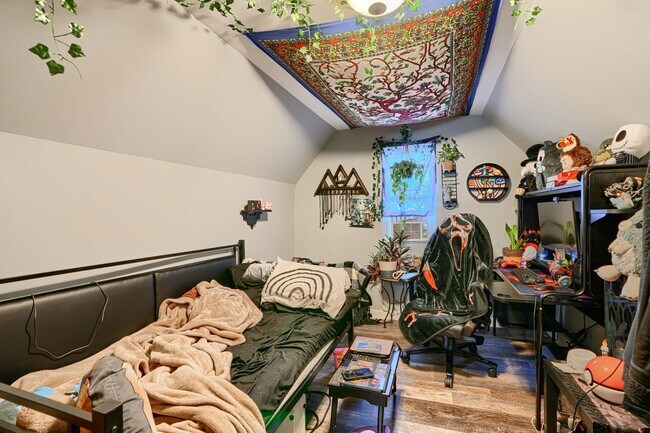 Building Photo - 304 Collins Ave