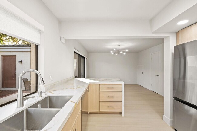 Building Photo - 3012 Willow Ln