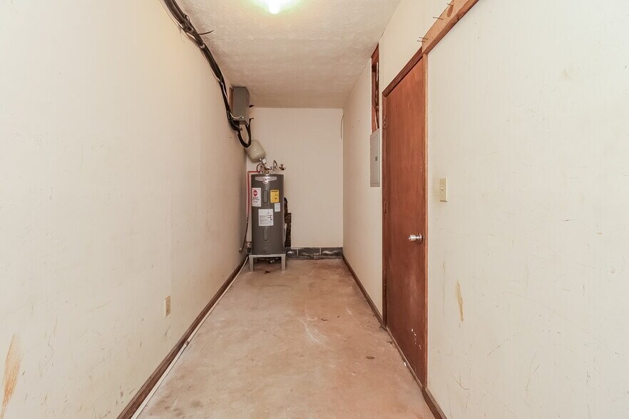 Building Photo - 4624 N View Rd NW