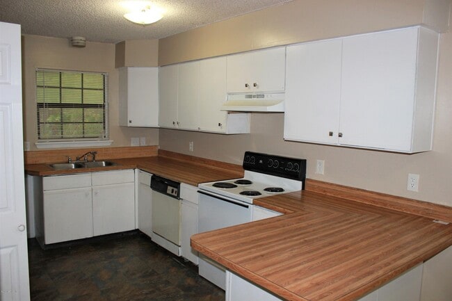 Building Photo - 6310 Delacy Rd