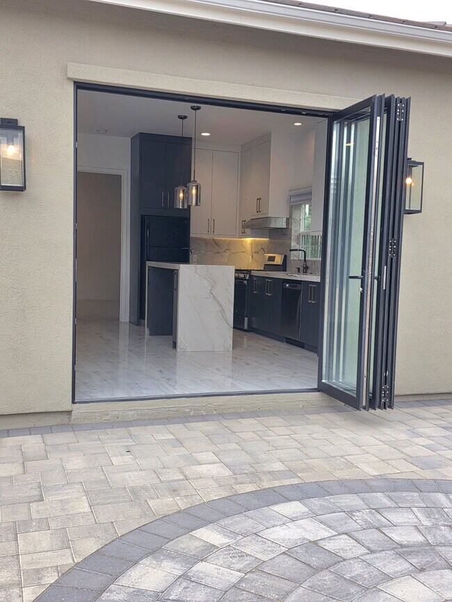 Building Photo - 3511 Pear Ct