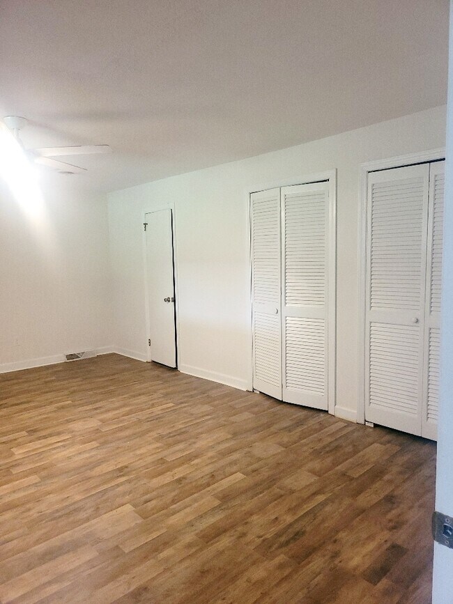 Building Photo - 928 W Lydia Hwy