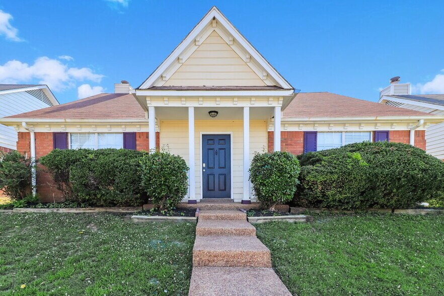 Building Photo - 1643 Dexter Ln