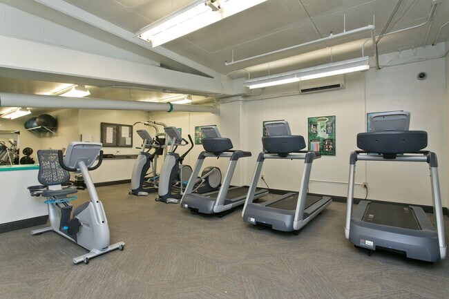 Building Photo - 909 Kapiolani Blvd