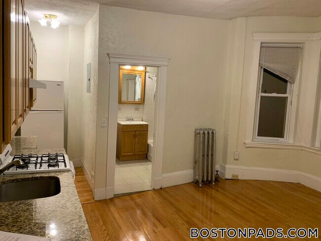 Building Photo - 171 Hemenway St