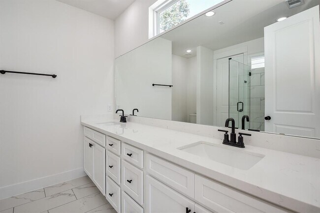 Building Photo - 4611 Lavatera St