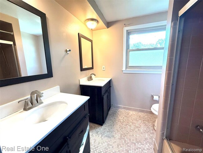 Building Photo - 26211 Simone St