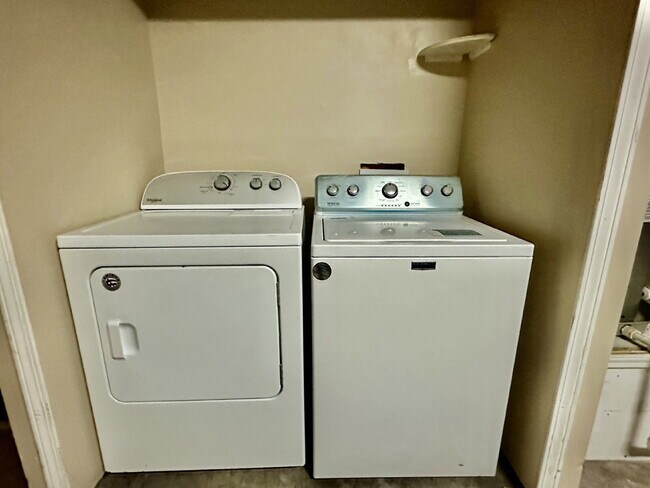 Building Photo - Three Bedroom Home in the Farm with a Lagoon View!