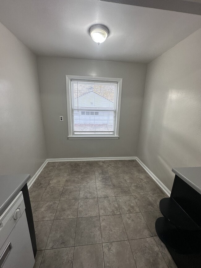 Building Photo - 1240 Avondale Rd