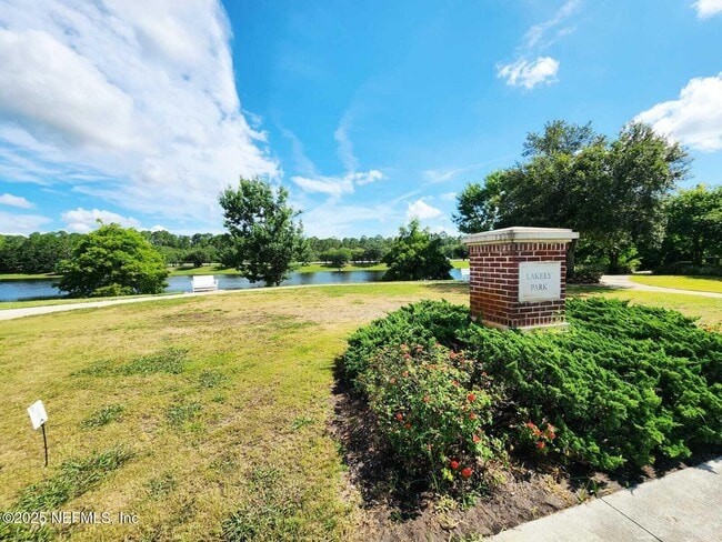Building Photo - 541 Crestview Dr