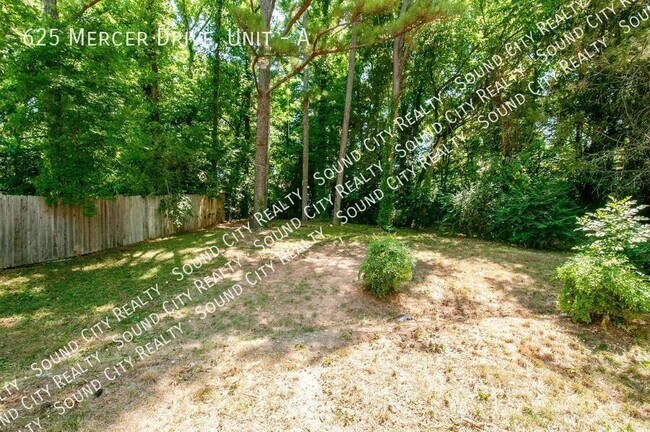 Building Photo - 625 Mercer Dr
