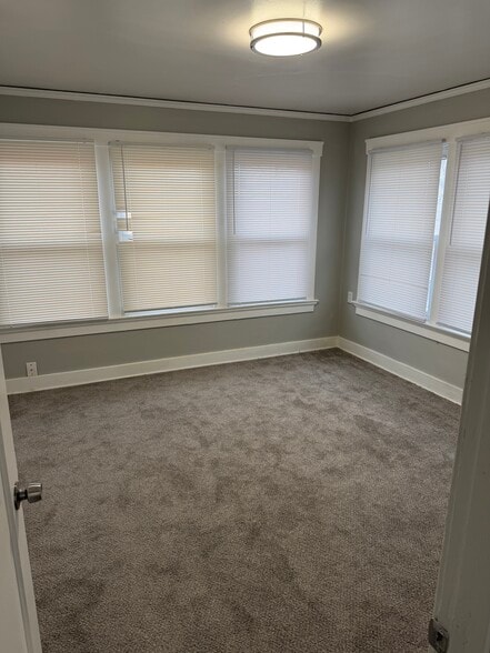 Building Photo - 732 Rockford Ave