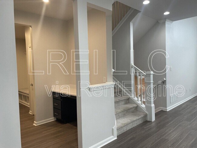 Building Photo - 9211 Tamarack Grove Ln