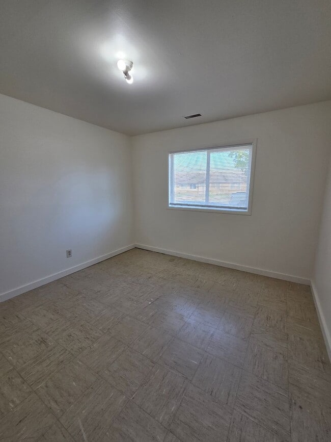 Building Photo - 1204 Doolittle Dr