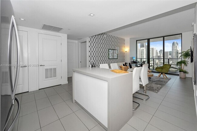 Building Photo - 1600 NE 1st Ave