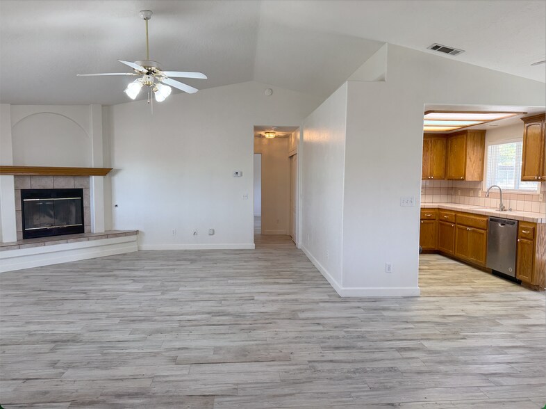 Building Photo - 16425 Chippewa Rd