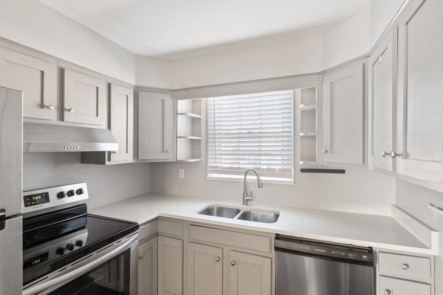 Building Photo - 3753 Friar Tuck Rd