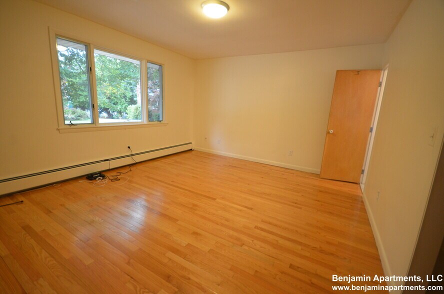 Building Photo - 20 Mossdale Rd
