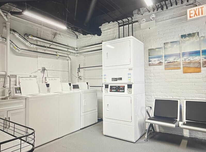 Building Photo - 1651 W Jonquil Ter