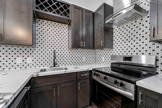 Building Photo - 7987 Chateau St